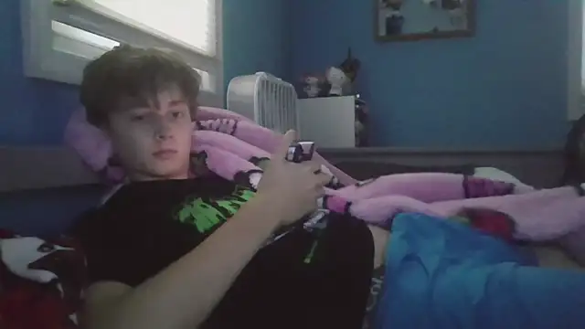 Liam axel35 online show from September 26, 2025, 10:47 pm