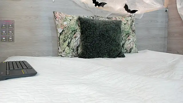 katia cute online show from October 23, 2025, 12:15 pm