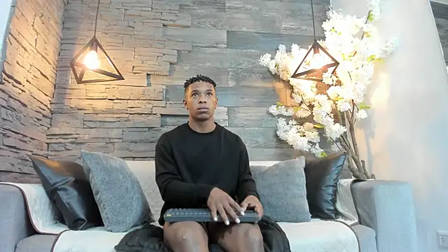 ItaloMoore online show from October 1, 2025, 11:49 am