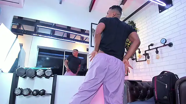 ItaloMoore online show from November 25, 2025, 11:32 am