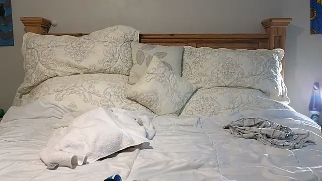 Maverikrose online show from April 15, 2026, 11:49 pm