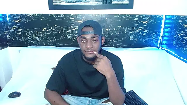 Snapshot of eebony_stallion chatting on September 27, 2025, 3:22 am eebony stallion online show from September 27, 2025, 3:22 am