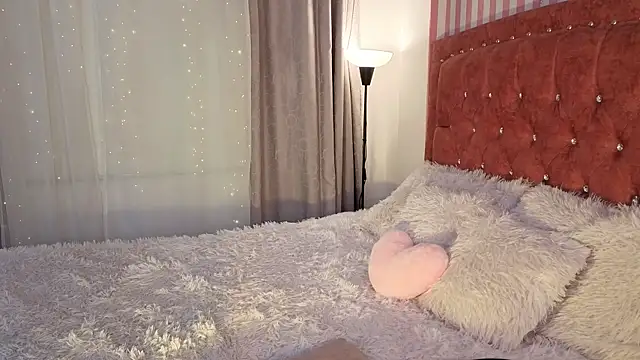 LunaVelvet777 online show from April 18, 2026, 7:07 pm