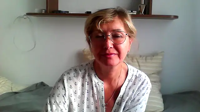 IrynaMolbertx online show from September 22, 2025, 1:35 pm