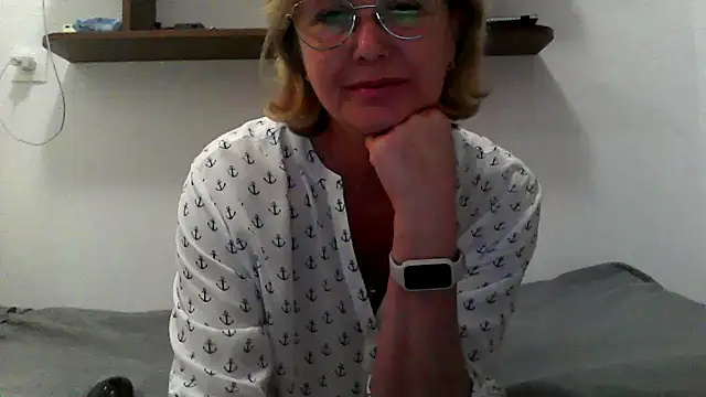 IrynaMolbertx online show from September 26, 2025, 6:01 pm