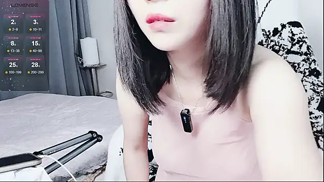 Amy-i online show from November 3, 2025, 10:49 am