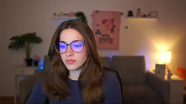 kissie cat online show from March 23, 2026, 2:21 pm