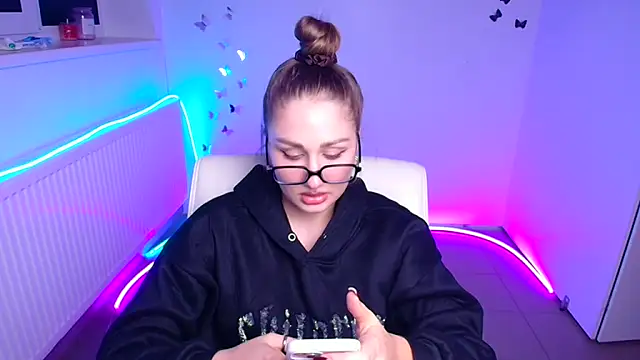 Stefanie Sweet online show from October 21, 2025, 11:55 am