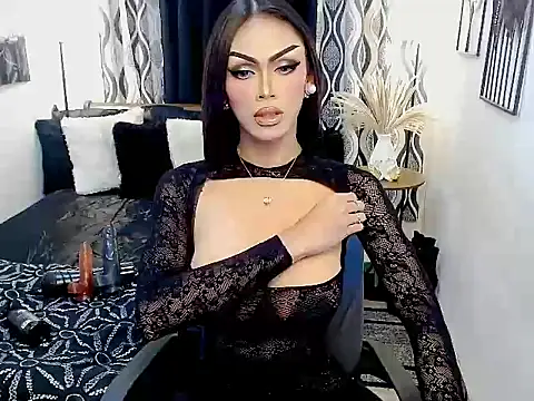 Snapshot of JuicyAsianMeat chatting on October 10, 2025, 7:24 pm JuicyAsianMeat online show from October 10, 2025, 7:24 pm