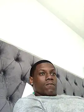 Snapshot of labishyoung25 chatting on October 13, 2025, 9:37 pm labishyoung25 online show from October 13, 2025, 9:37 pm