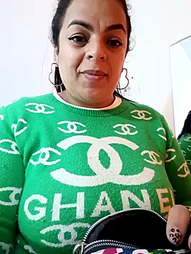 Mia-Glow online show from September 12, 2025, 2:06 pm