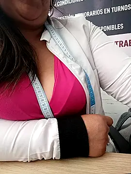 Mia-Glow online show from January 8, 2026, 12:51 pm