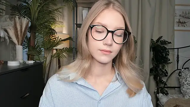 ChinBonnell online show from October 18, 2025, 5:43 am