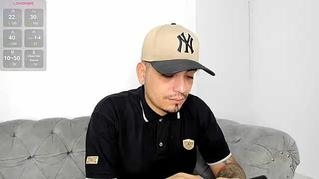 OwenStonne  online show from September 12, 2025, 4:12 am