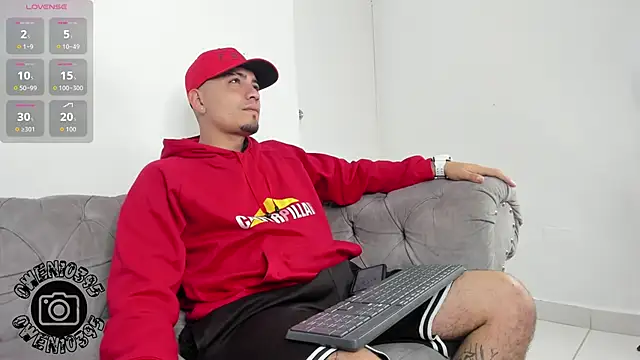 OwenStonne  online show from October 6, 2025, 3:37 am