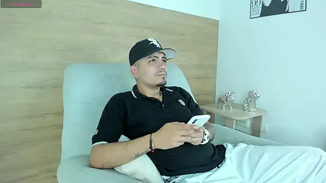 OwenStonne  online show from October 30, 2025, 4:25 am