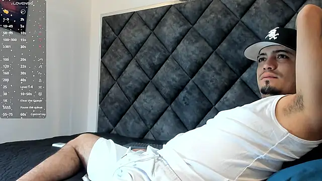 OwenStonne  online show from November 15, 2025, 12:56 pm