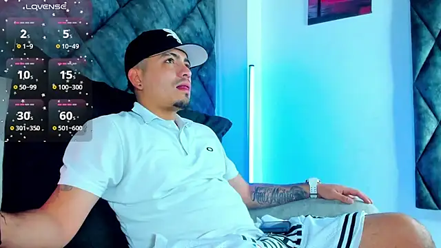 OwenStonne  online show from December 4, 2025, 12:58 pm