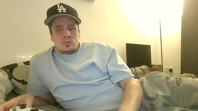 shyandchilling online show from March 13, 2026, 8:48 pm