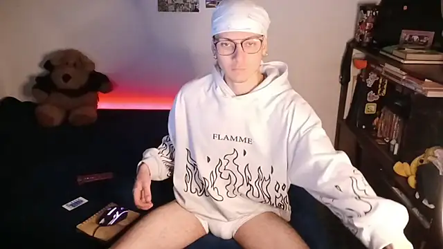 Snapshot of Dioniso_guy8 chatting on October 9, 2025, 3:37 am Dioniso guy8 online show from October 9, 2025, 3:37 am