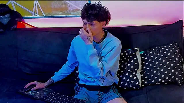 Dioniso guy8 online show from April 3, 2026, 9:02 pm