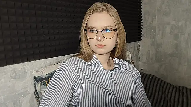 LiaVibes online show from March 6, 2026, 5:37 am