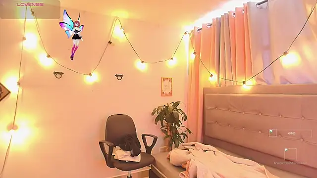 Seraphyne666 online show from November 5, 2025, 7:25 pm