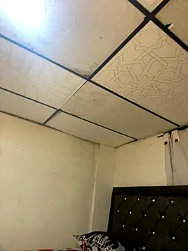 Mia jhoonson online show from November 19, 2025, 10:37 am