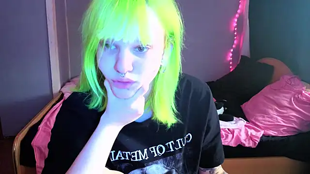 Elieiza xo online show from April 24, 2026, 9:23 am