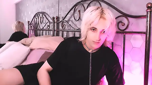 whitenyx online show from September 19, 2025, 10:10 pm