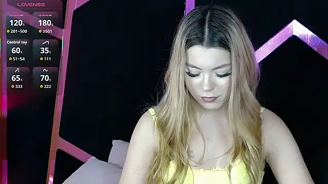 Breezelle online show from December 13, 2025, 7:53 pm