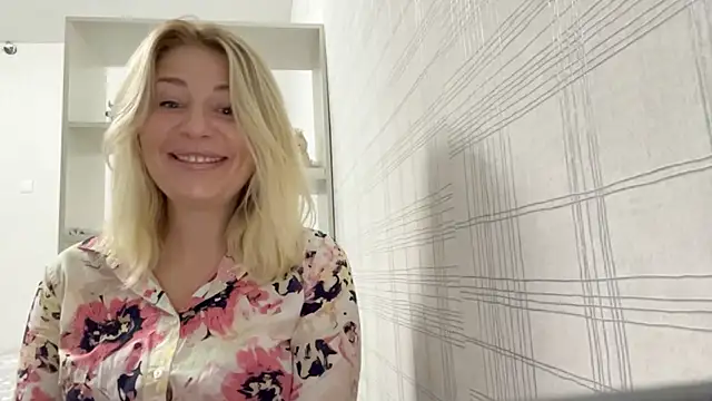 Blondie xoxoxo online show from September 23, 2025, 6:05 am