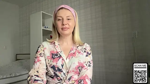 Blondie xoxoxo online show from November 26, 2025, 8:37 am