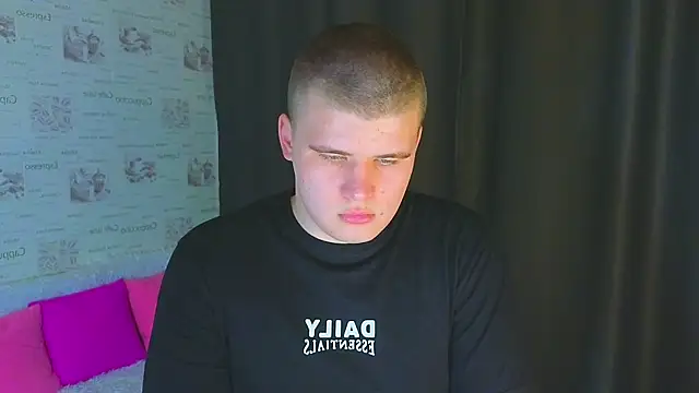 kittenmurr online show from September 23, 2025, 5:16 pm