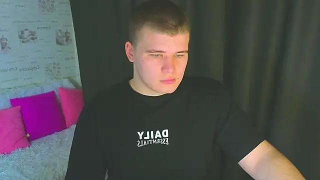 kittenmurr online show from September 29, 2025, 7:40 pm