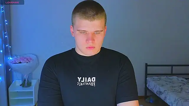 kittenmurr online show from November 4, 2025, 9:36 pm