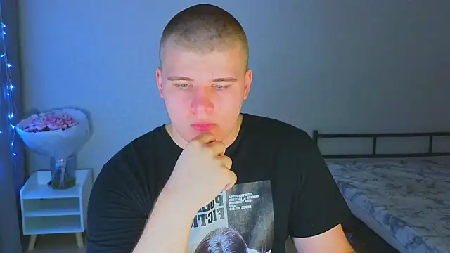 kittenmurr online show from November 7, 2025, 6:52 pm