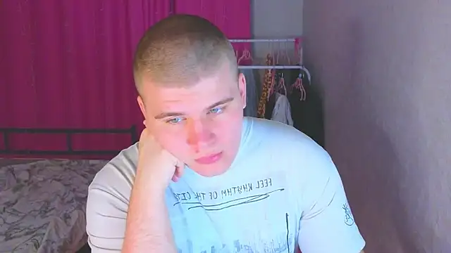 kittenmurr online show from March 26, 2026, 8:25 pm