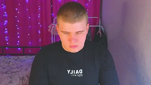 kittenmurr online show from March 31, 2026, 1:44 pm