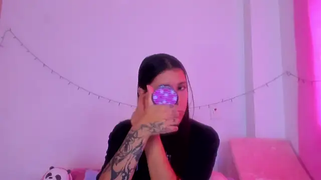 Abby roussee online show from November 7, 2025, 1:33 pm