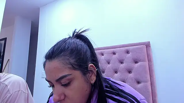 violet and myers online show from September 19, 2025, 11:44 am