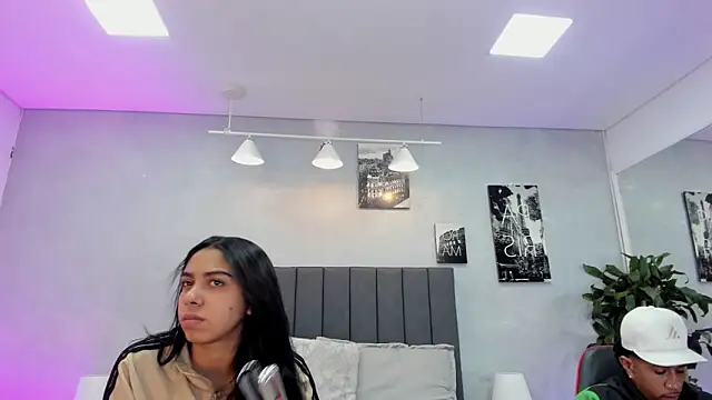 violet and myers online show from November 4, 2025, 11:31 am