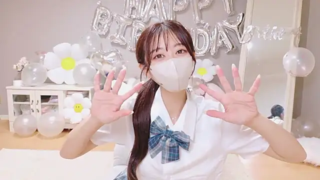 Yuna-ch online show from October 12, 2025, 9:47 pm