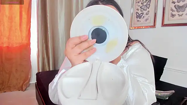 Tessa Sinclaire online show from September 27, 2025, 8:03 pm