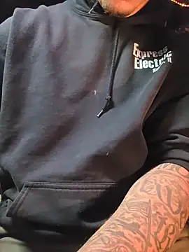 twistafatpipe online show from October 10, 2025, 8:02 am