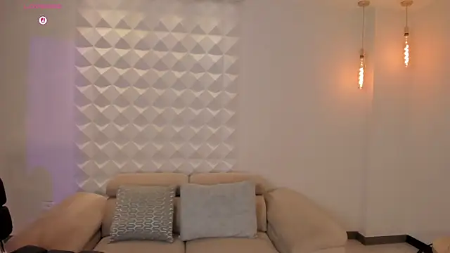 Snapshot of VeronicaBlue chatting on October 7, 2025, 12:13 pm VeronicaBlue online show from October 7, 2025, 12:13 pm