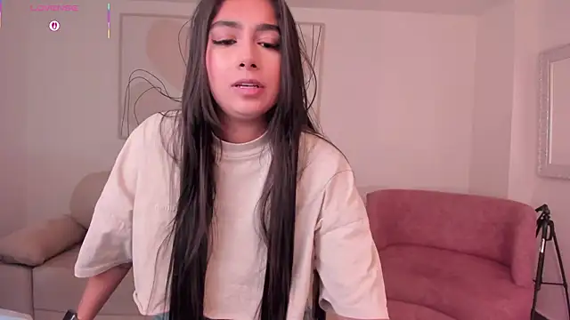 Snapshot of VeronicaBlue chatting on November 4, 2025, 9:19 am VeronicaBlue online show from November 4, 2025, 9:19 am