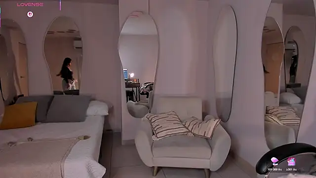 VeronicaBlue online show from March 27, 2026, 10:04 am