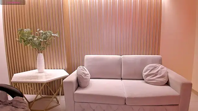 VeronicaBlue online show from June 30, 2026, 9:43 am