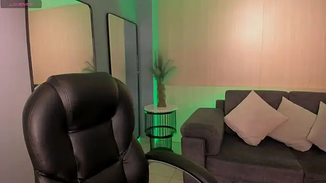 AyshelBrown online show from November 14, 2025, 3:49 am